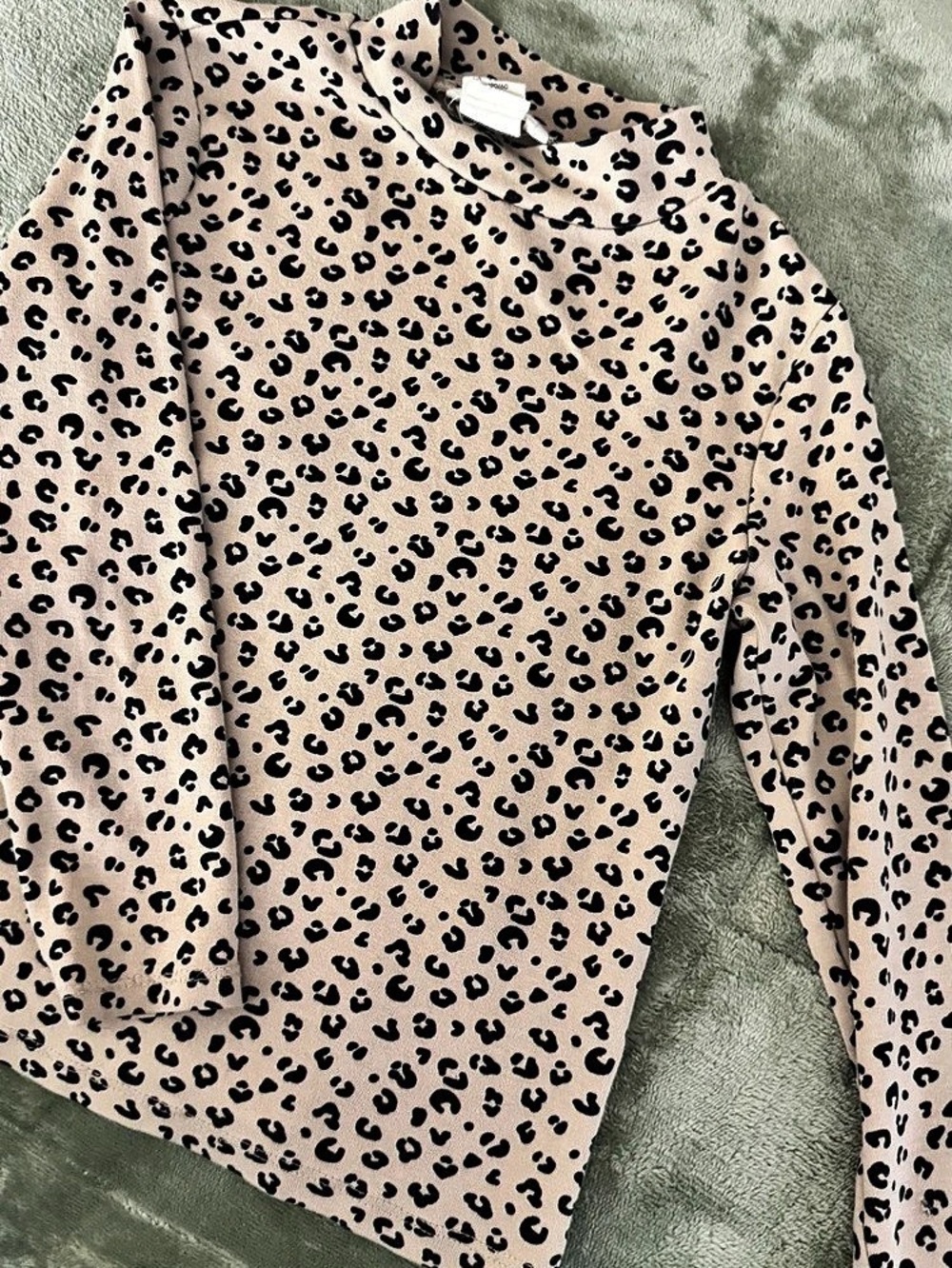 H&M Leopard Print Long Sleeve Top in Pink & Black Size Medium